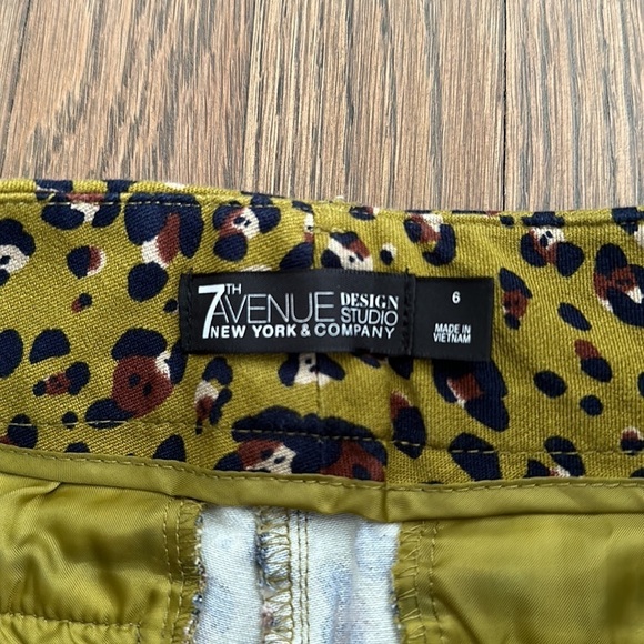 7th Avenue Women’s Cheetah Capri Slacks - Size 6 - Picture 4 of 5